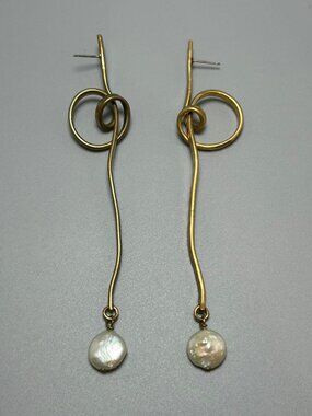 VINTAGE We Dream in Colour Pearl Knot earrings